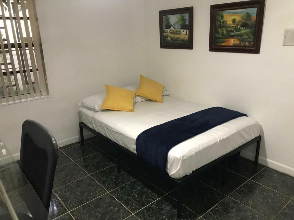 Snug Minimalist Full Bed With 50 Inch Smart Tv, Netflix, Airplay, Mini-Fridge, And 500 Mbps Wifi Near Fiu, Dolphin Mall, Airport Miami Ngoại thất bức ảnh